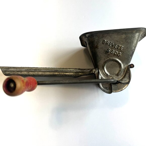 Vintage Kitchen Utensil / French Herb Mill / Mouli Persil Made in France - Picture 3 of 7